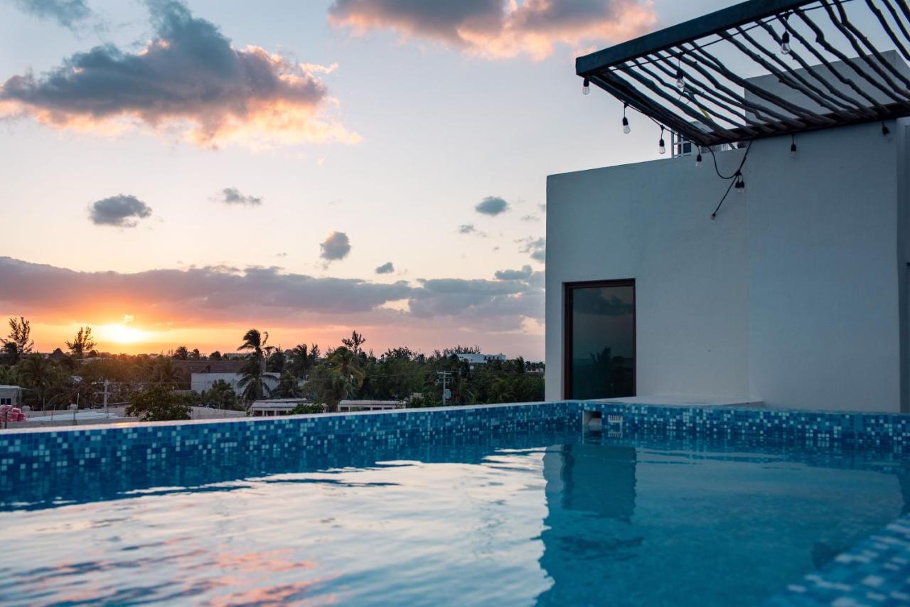 Hotel Mayari Holbox Ilha Holbox Exterior foto Rooftop pool at the Hotel Habitas Tulum