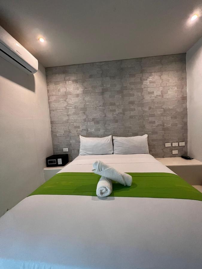 Hotel Mayari Holbox Ilha Holbox Exterior foto A room at the hotel