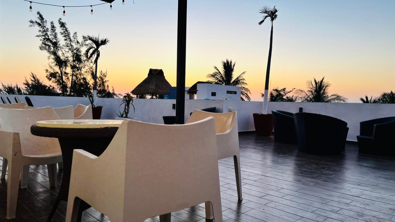 Hotel Mayari Holbox Ilha Holbox Exterior foto Rooftop bar in Tulum