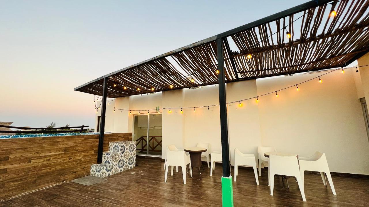 Hotel Mayari Holbox Ilha Holbox Exterior foto Rooftop bar at the hotel