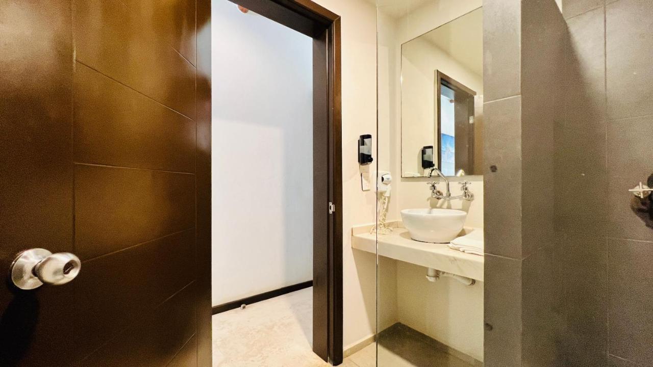 Hotel Mayari Holbox Ilha Holbox Exterior foto Bathroom of a hotel room