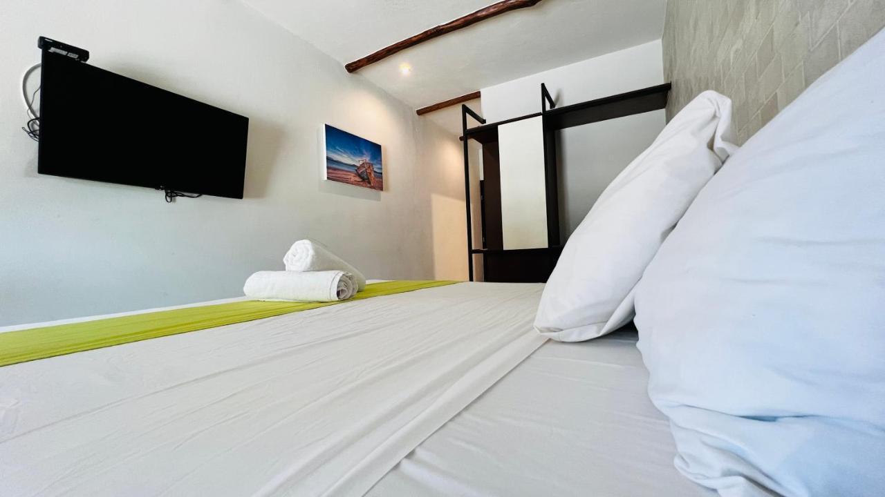 Hotel Mayari Holbox Ilha Holbox Exterior foto A room at the hotel
